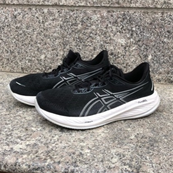 Asics Gel Cumulus 26 Running Shoes in Black White - Picture 1 of 10